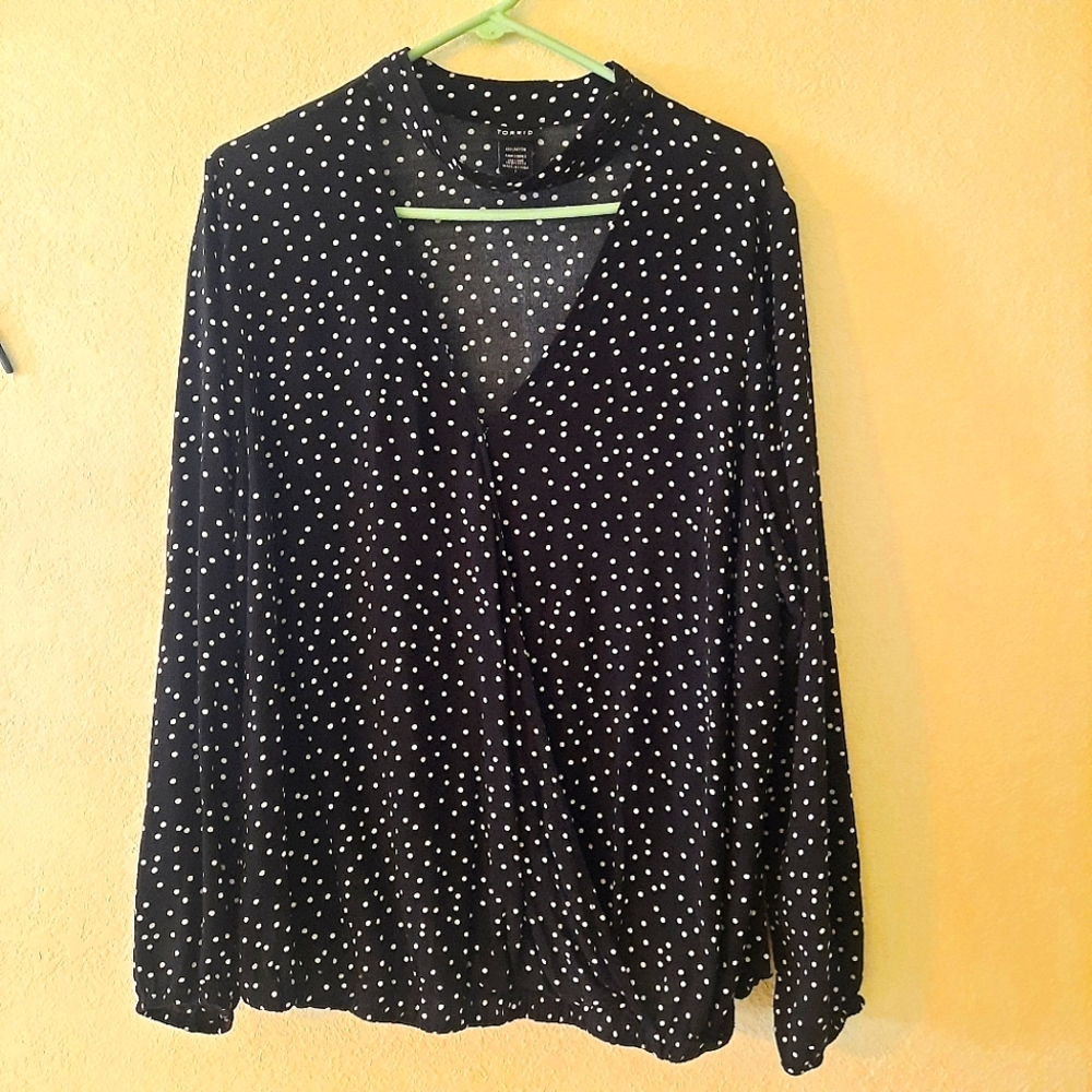 🍀3/25 🍀 Torrid Black and White Long Sleeve Top